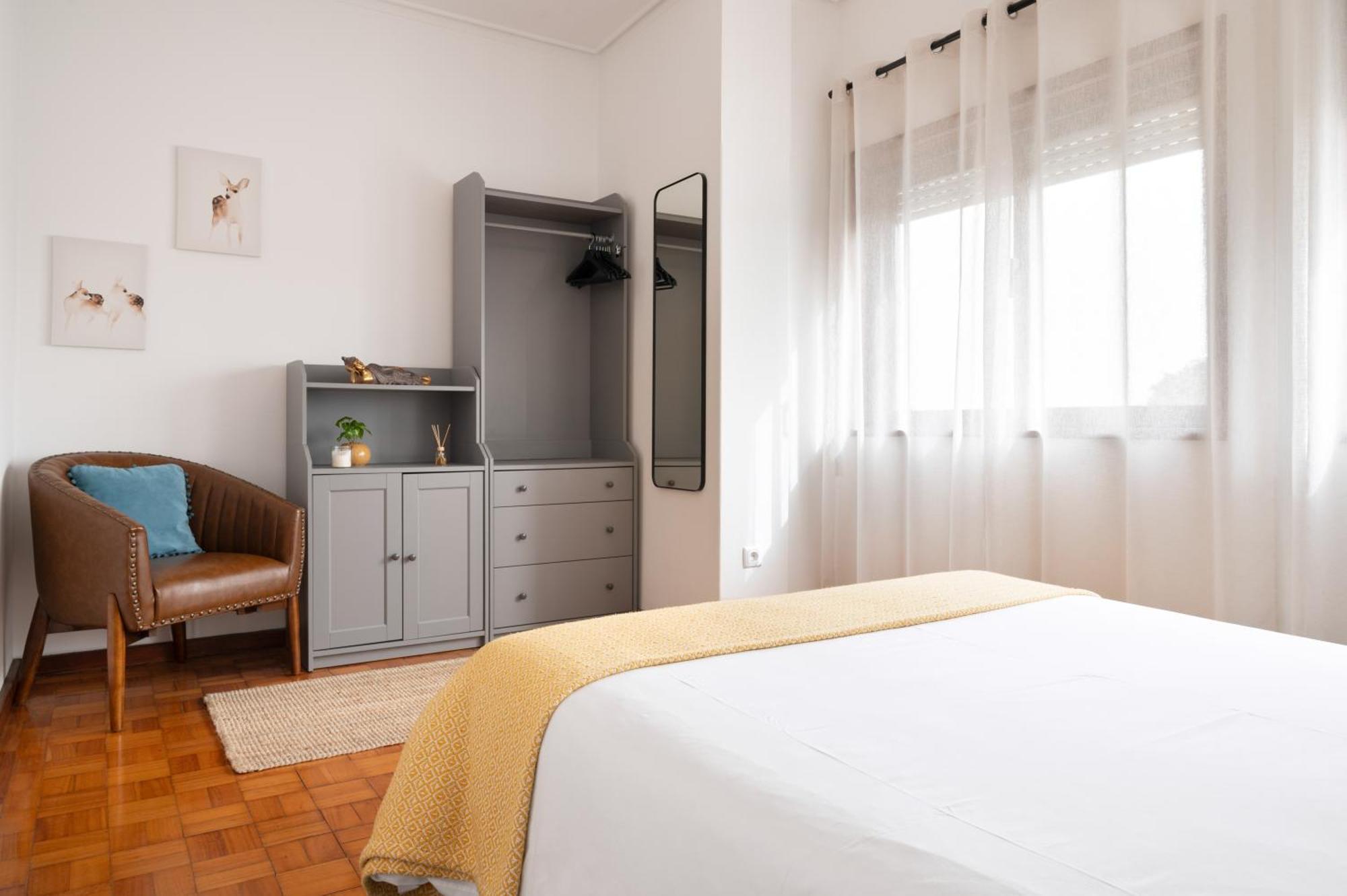 Praça da República - 2 bedroom top floor flat Porto Exterior foto